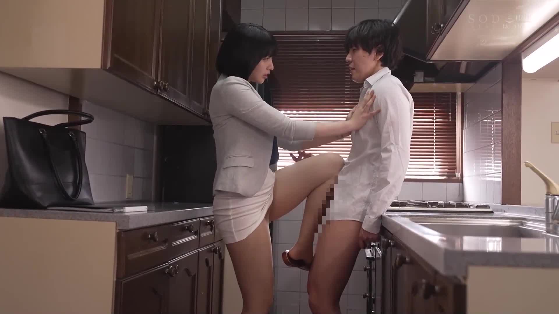 夏目響：淫亂巨乳不動產女仲介，誘惑同居來看房的情侶男友，讓他中出生插。 - AV大平台 - 中文字幕，成人影片，AV，國產，線上看