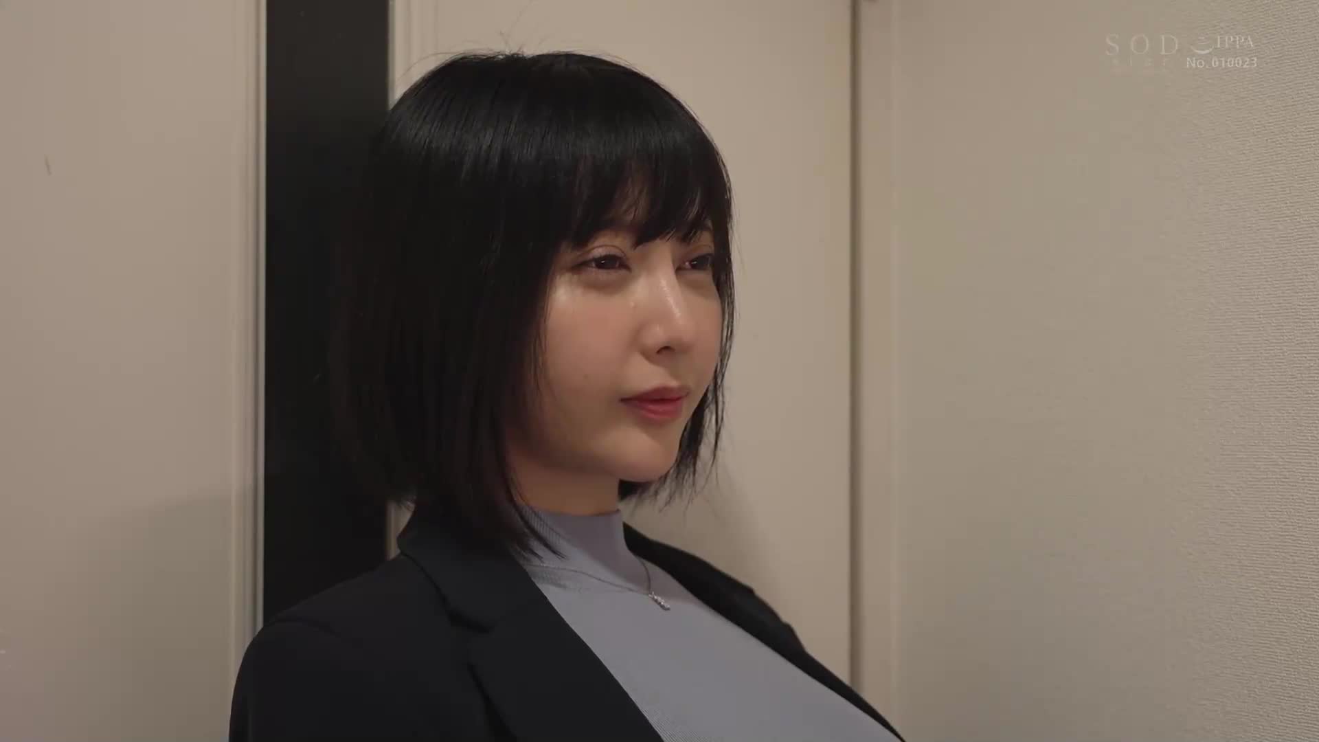 夏目響：淫亂巨乳不動產女仲介，誘惑同居來看房的情侶男友，讓他中出生插。 - AV大平台 - 中文字幕，成人影片，AV，國產，線上看