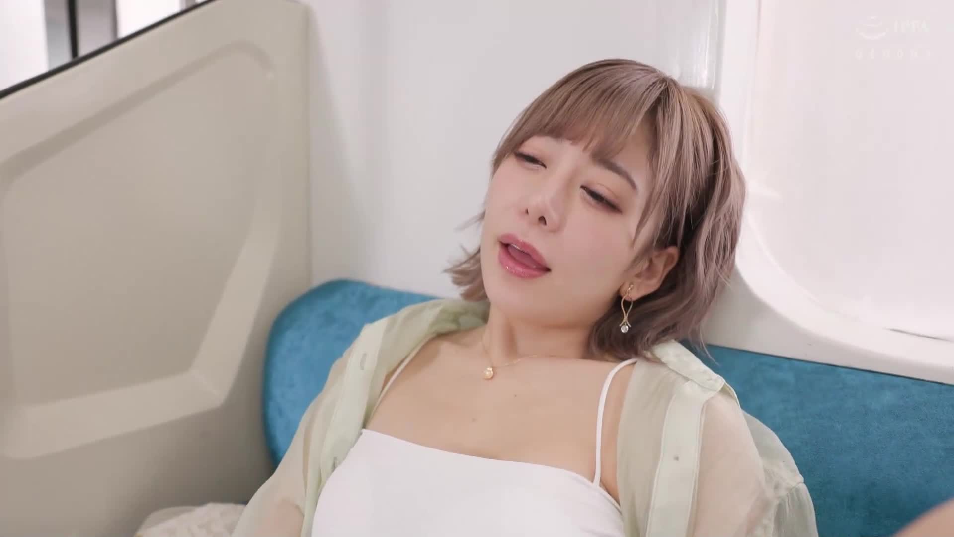 在一輛廢棄的當地火車上，他羞辱了幾個愚鈍的老男人，追著他們跑，並強迫他們射精 13 次！ ！有村望，一個舔蕩婦女孩，即使你來了也不會讓你回家 - AV大平台 - 中文字幕，成人影片，AV，國產，線上看