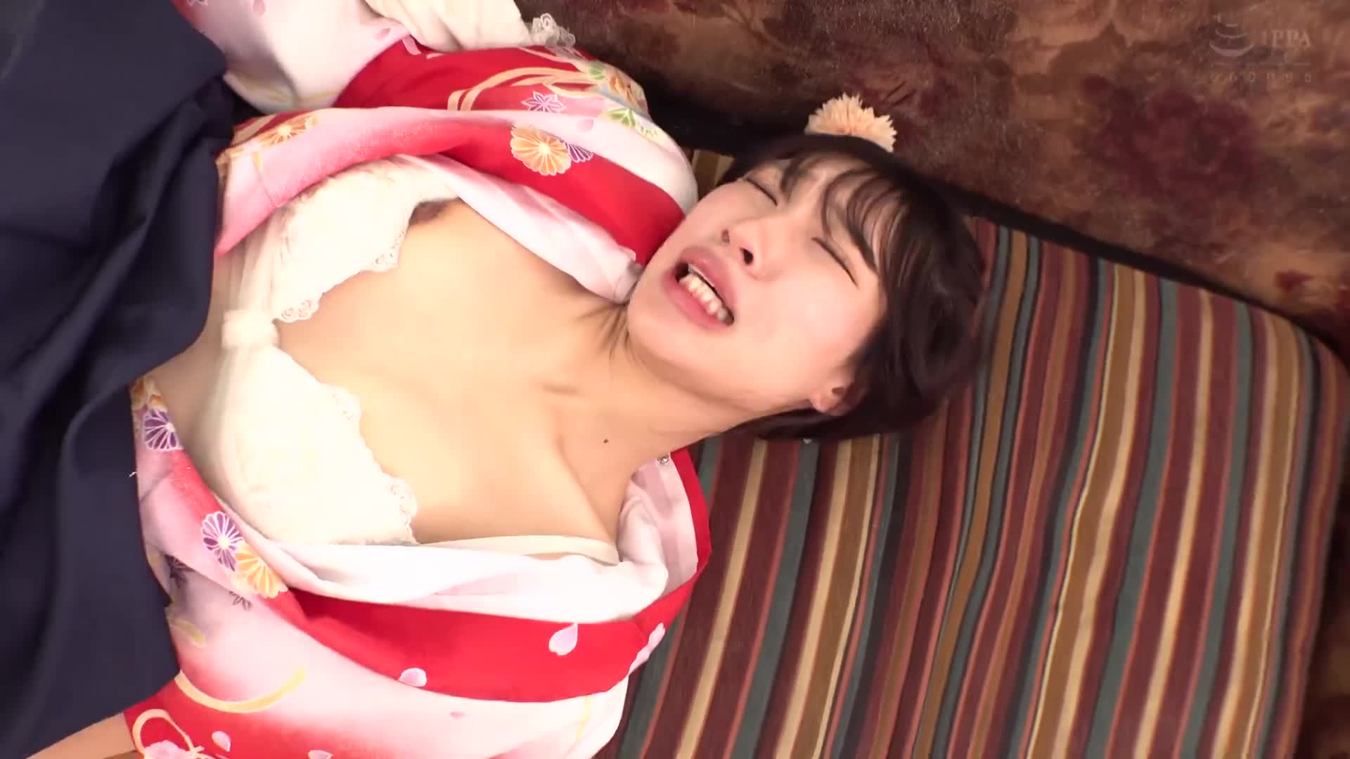 「畢業紀念的紀念照片」-美麗和美好的回憶被破壞的繁榮集團生刺照相館 - AV大平台 - 中文字幕，成人影片，AV，國產，線上看