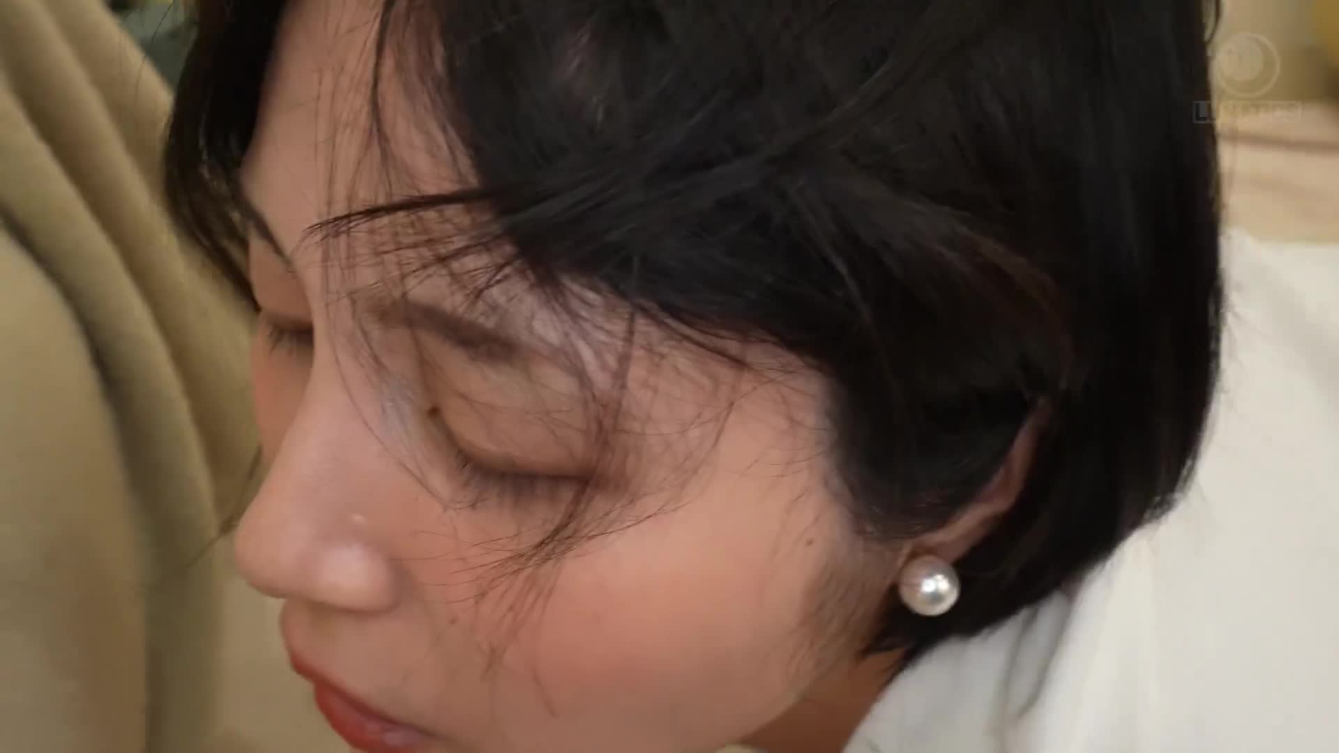 在同學會上重逢的那個地味同學，居然成為了一位魅惑的巨臀美人妻，為了我解禁了一直珍惜的肛門，我們通宵享受著生肛門中出性愛。星奈茉奈花 - AV大平台 - 中文字幕，成人影片，AV，國產，線上看