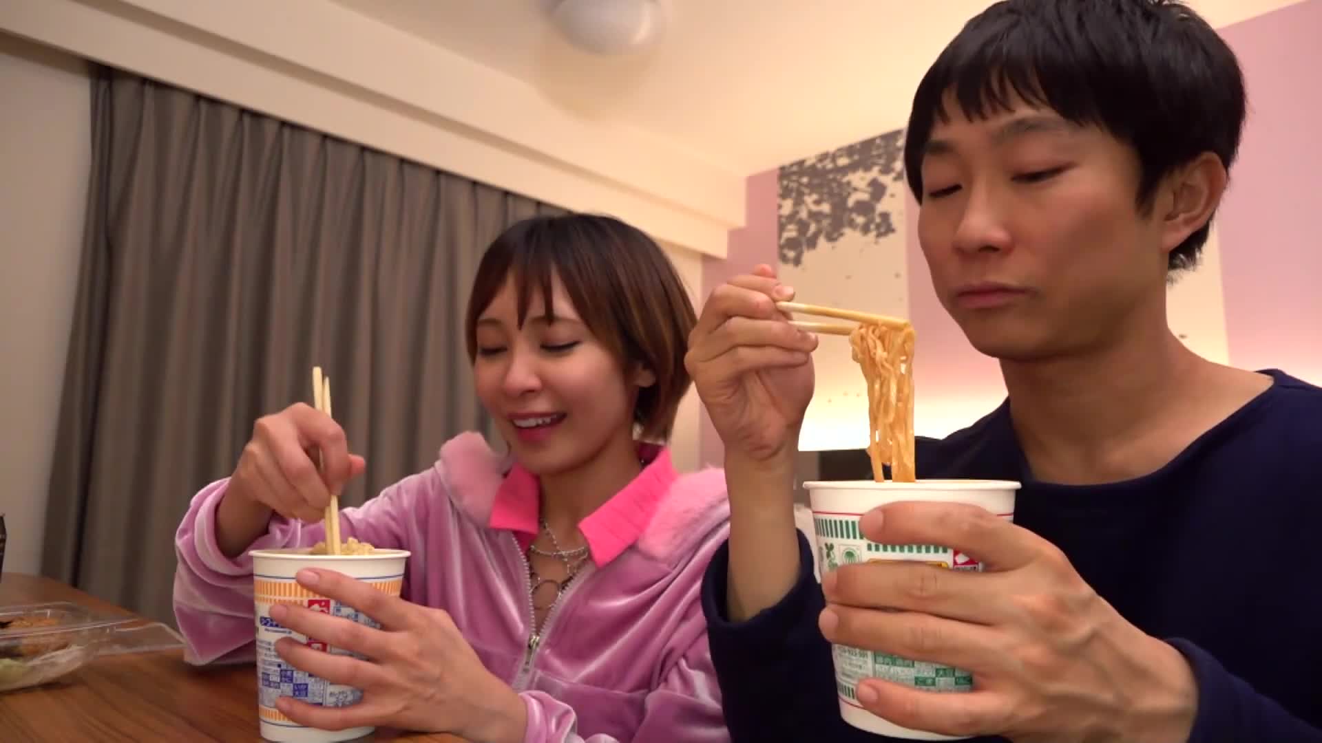 [VIP會員點播] 我搬到了東京，獨自住在一間廉價的公寓裡，這時我兒時的朋友突然出現了，我們開始瘋狂地生活在一起 逢見梨花 - AV大平台 - 中文字幕，成人影片，AV，國產，線上看