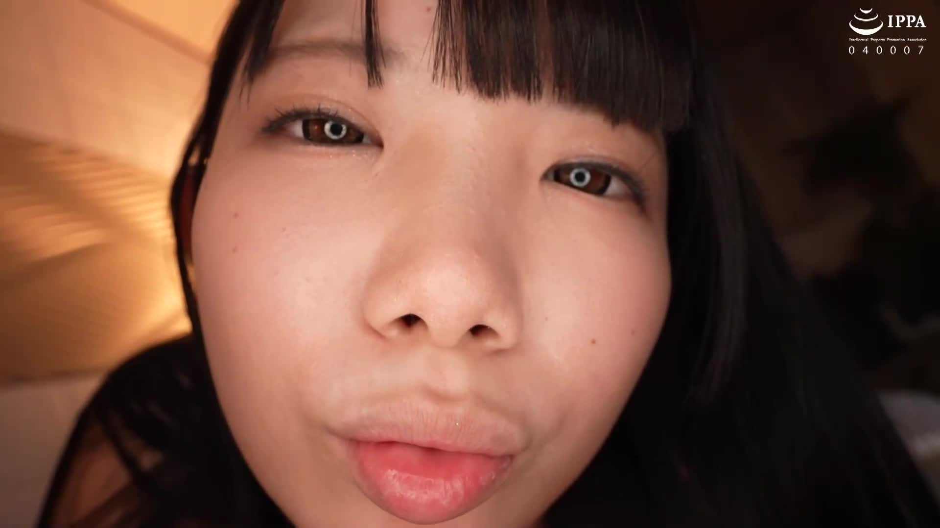 討人喜歡的美少女咖啡店店員的小惡魔誘惑，當她盯著你看時，用舌頭舔著乳頭，你的理性就會崩潰！激烈的抽插射精中出不倫。南日菜乃 - AV大平台 - 中文字幕，成人影片，AV，國產，線上看
