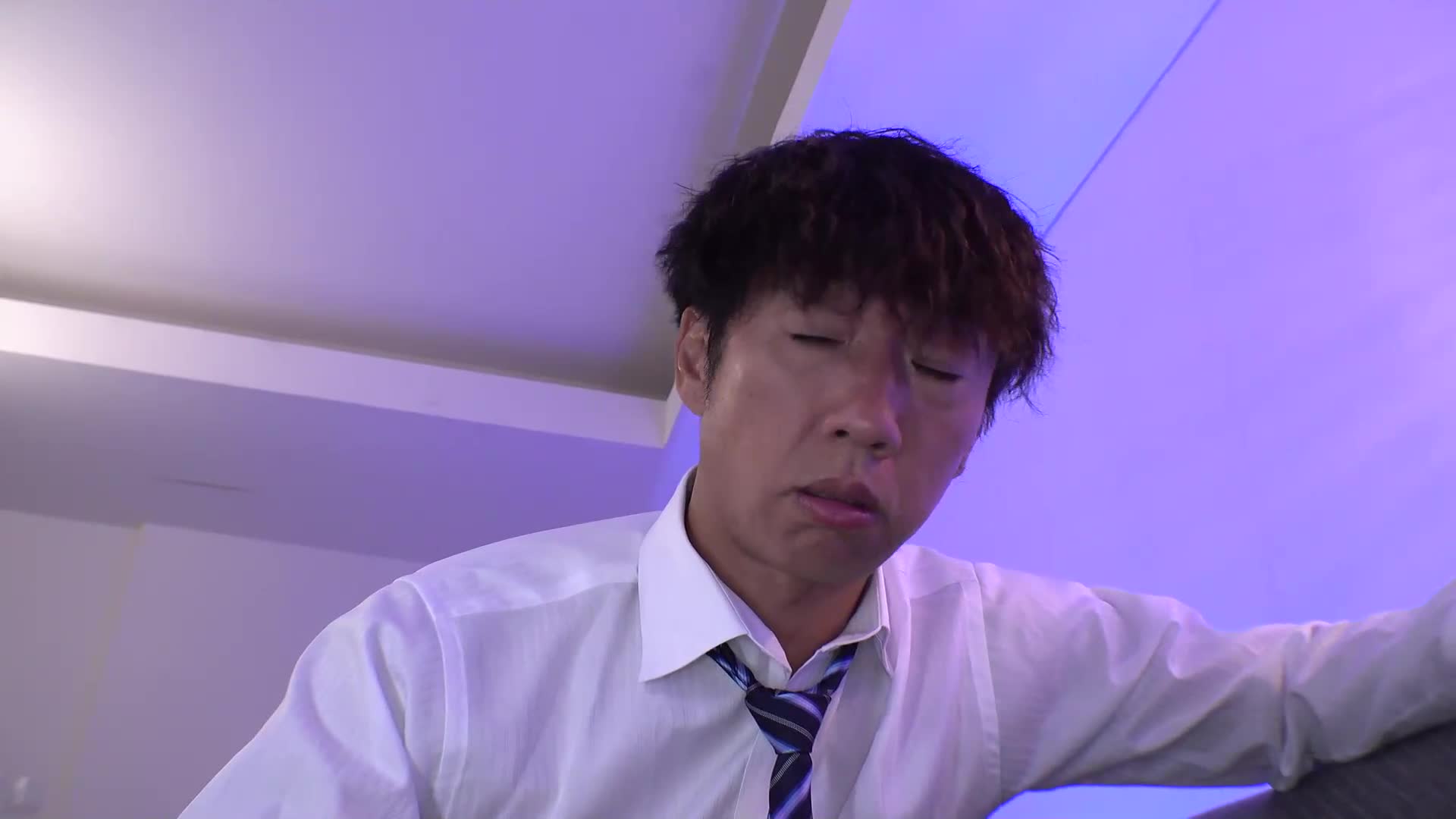 在夜店工作的真緒小姐，遭到色情店長們的性騷擾，雖然努力抵抗但身體卻非常敏感，成為大量噴射的第一名夜店女孩濱崎真緒 - AV大平台 - 中文字幕，成人影片，AV，國產，線上看
