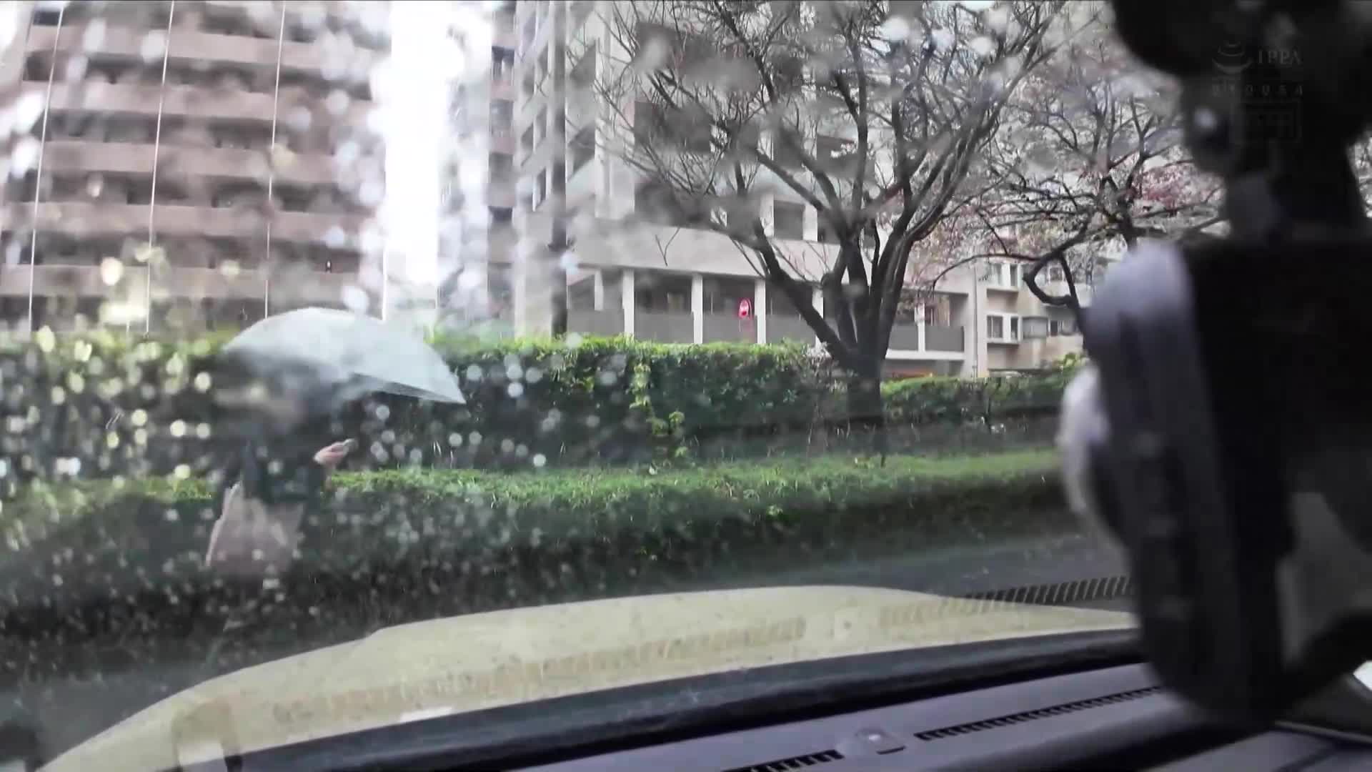 被煽動駕駛的老爹讓我把心愛的女友獻給他，在車外被迫看守，之後一次又一次地被車用攝影機NTR的影像激起陰莖勃起，不斷地自慰。東條夏 - AV大平台 - 中文字幕，成人影片，AV，國產，線上看
