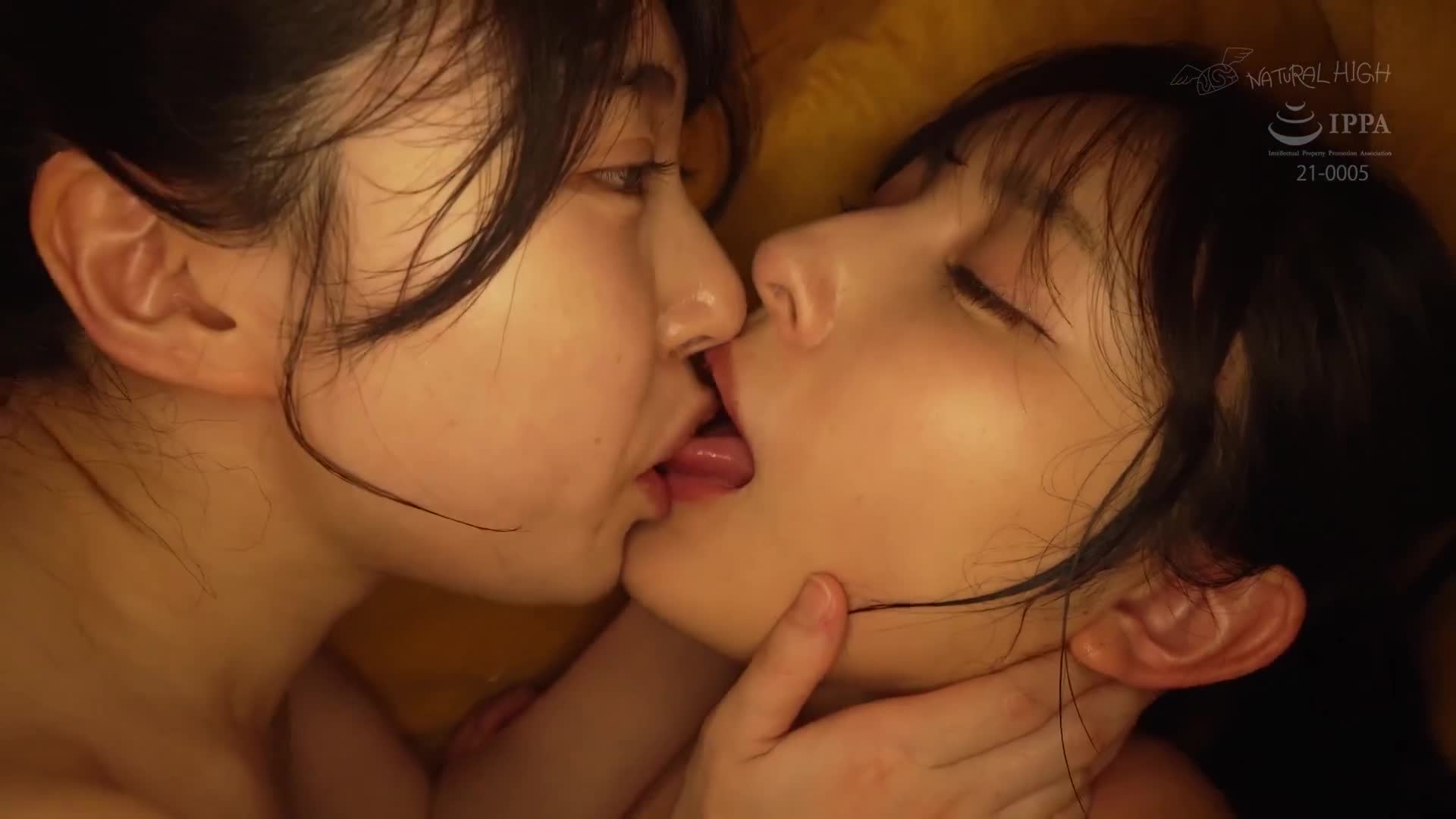 在湯盆裡被摩擦直到乳頭勃起無法抗拒，被迫接受Les妻子 orgas.m. - AV大平台 - 中文字幕，成人影片，AV，國產，線上看